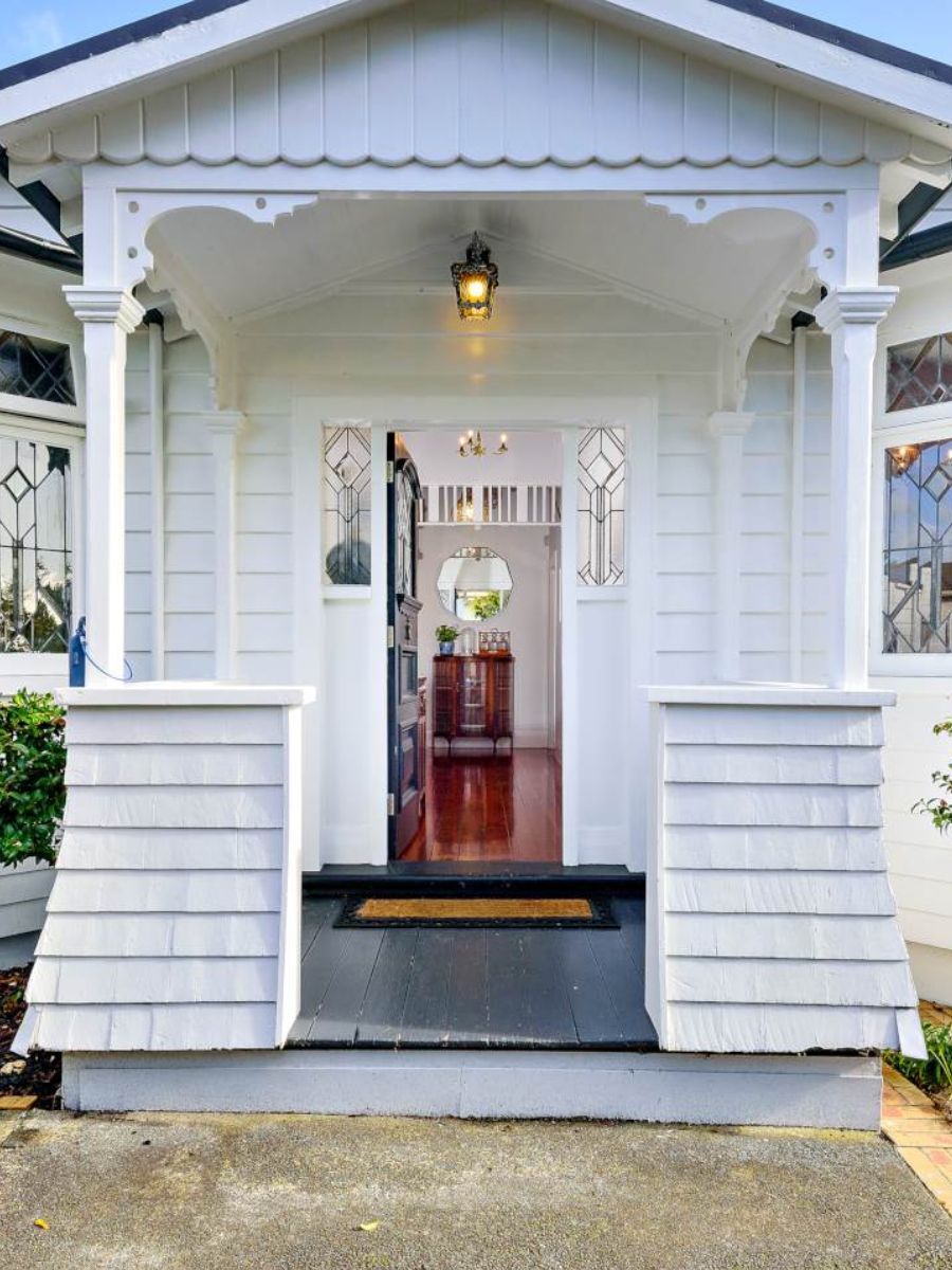 Auckland character home entrance for property selling advice